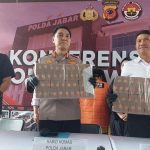 polisi-pamerkan-barang-bukti-uang-hasil-korupsi-pembanguanan-gedung-di-rsud-al-ihsan-jawa-barat_169