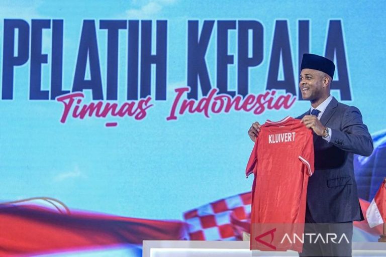Perkenalan-Pelatih-Baru-Timnas-Indonesia-120125-Adm-11