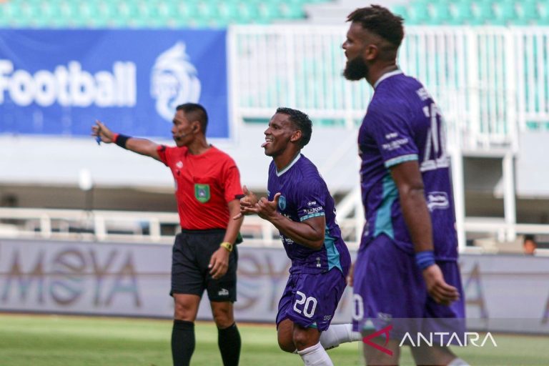 Persita-Kalahkan-PSIS-Semarang-120125-ysw-3