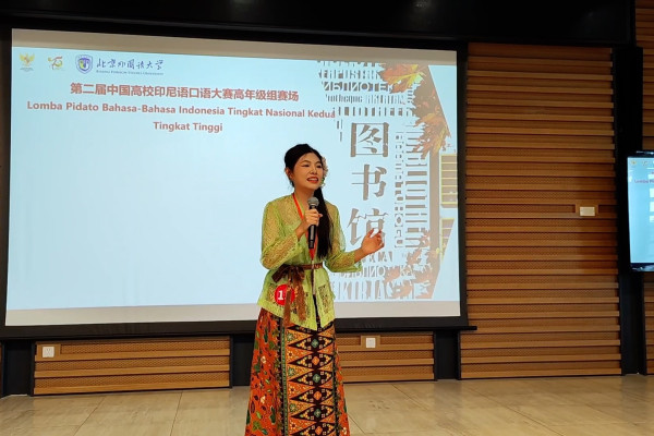 AB_46-PESERTA-BERTANDING-DALAM-LOMBA-PIDATO-BAHASA-INDONESIA-DI-CHINA.jpg