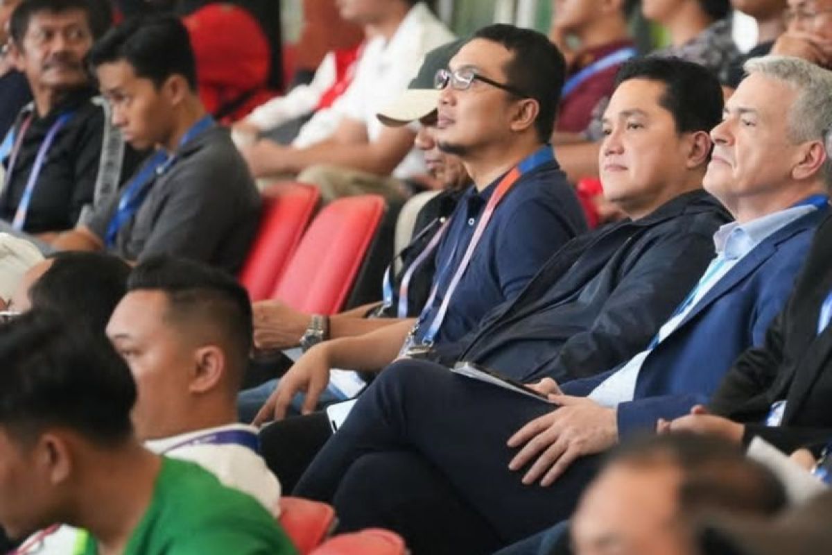Ketua-Umum-PSSI-Erick-Thohir-dampingi-Direktur-FIFA-Theodore-Giannikos.jpg