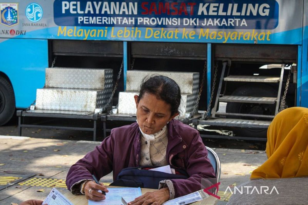Pelayanan-Publik-kembali-Melayani-Masyarakat-Usai-Libur-Lebaran-080425-Jnt-6.jpg
