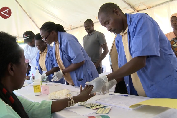 SANS_RWANDA-LUNCURKAN-PENGOBATAN-BARU-UNTUK-MALARIA.jpg