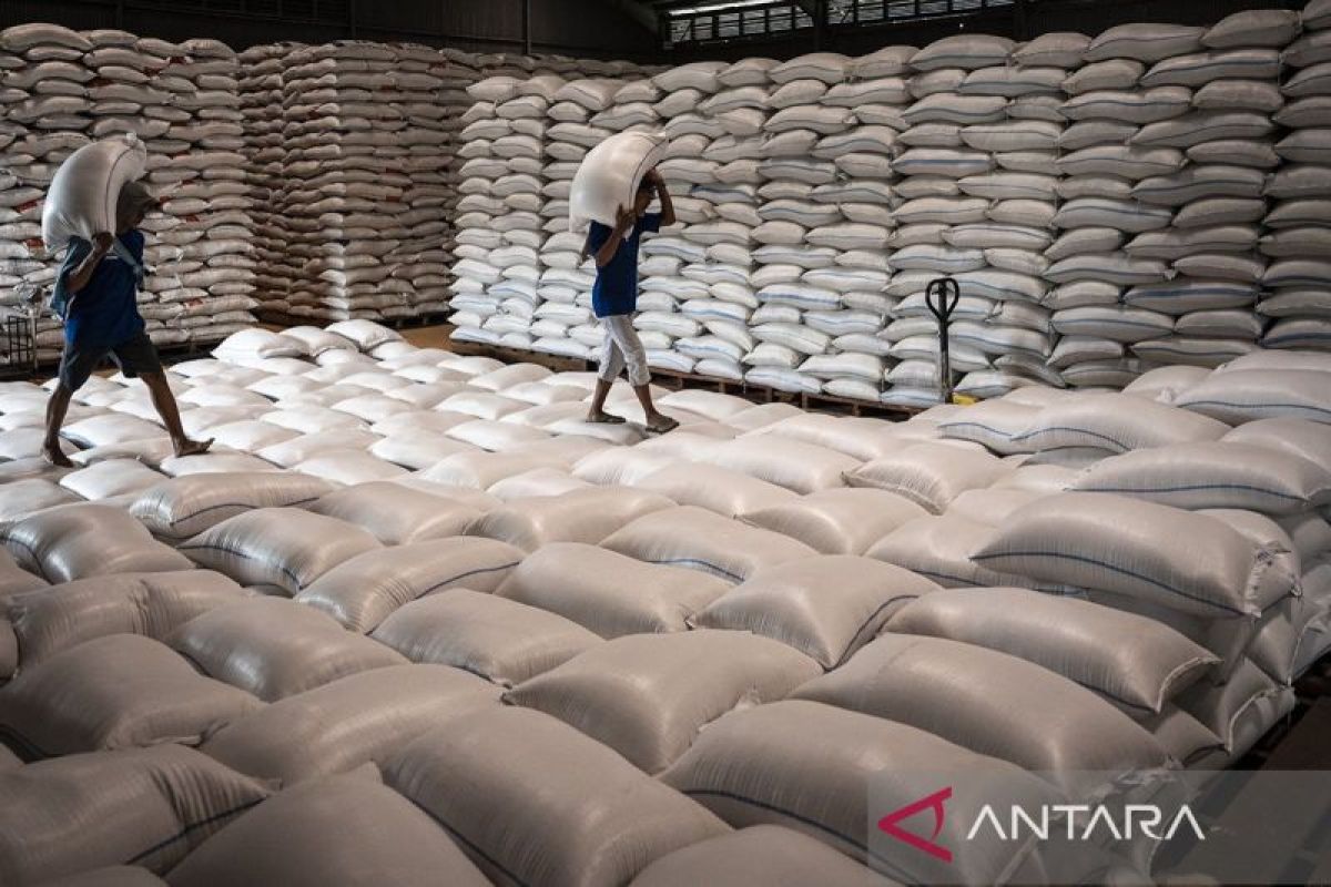 stok-beras-bulog-aman-ramadhan-260225-aaa-7.jpg