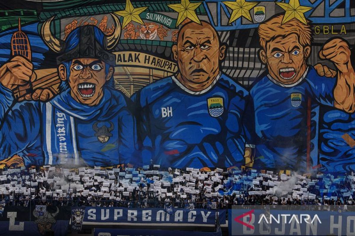 Dukungan-Penonton-Ke-Persib-Bandung-240525-NA-4.jpg