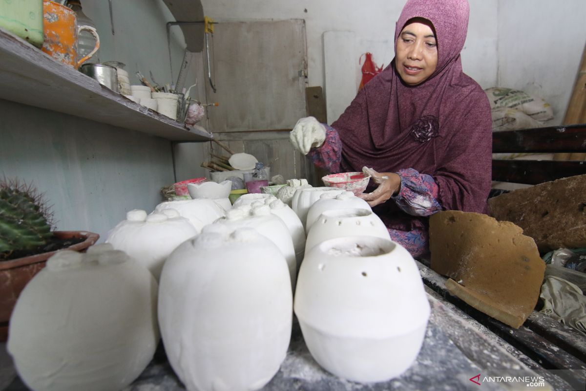 Kerajinan-Dari-limbah-Styrofoam-090220-bcs-2_1.jpg