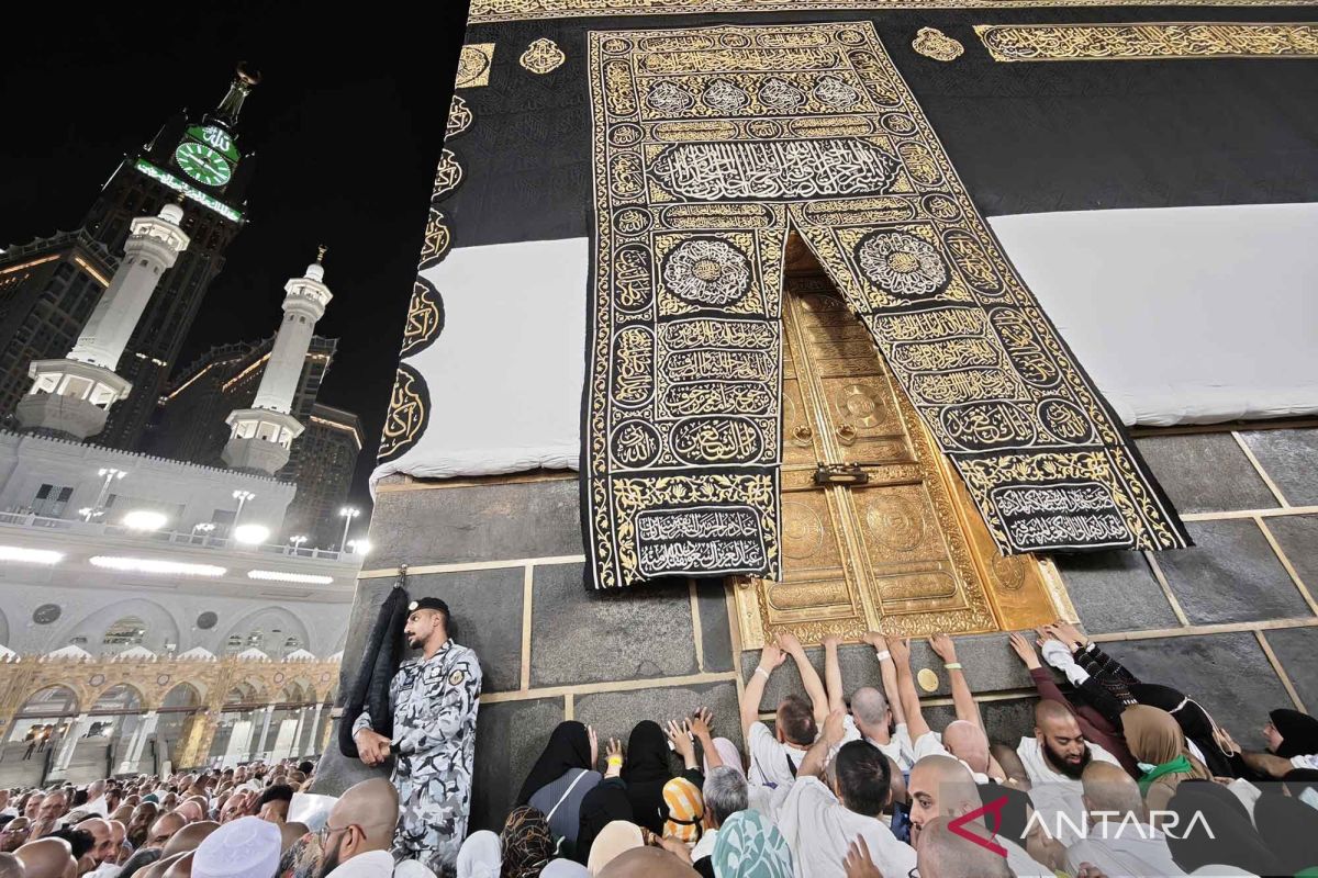 Kiswah-Kakbah-Diangkat-150525-aww-3.jpg