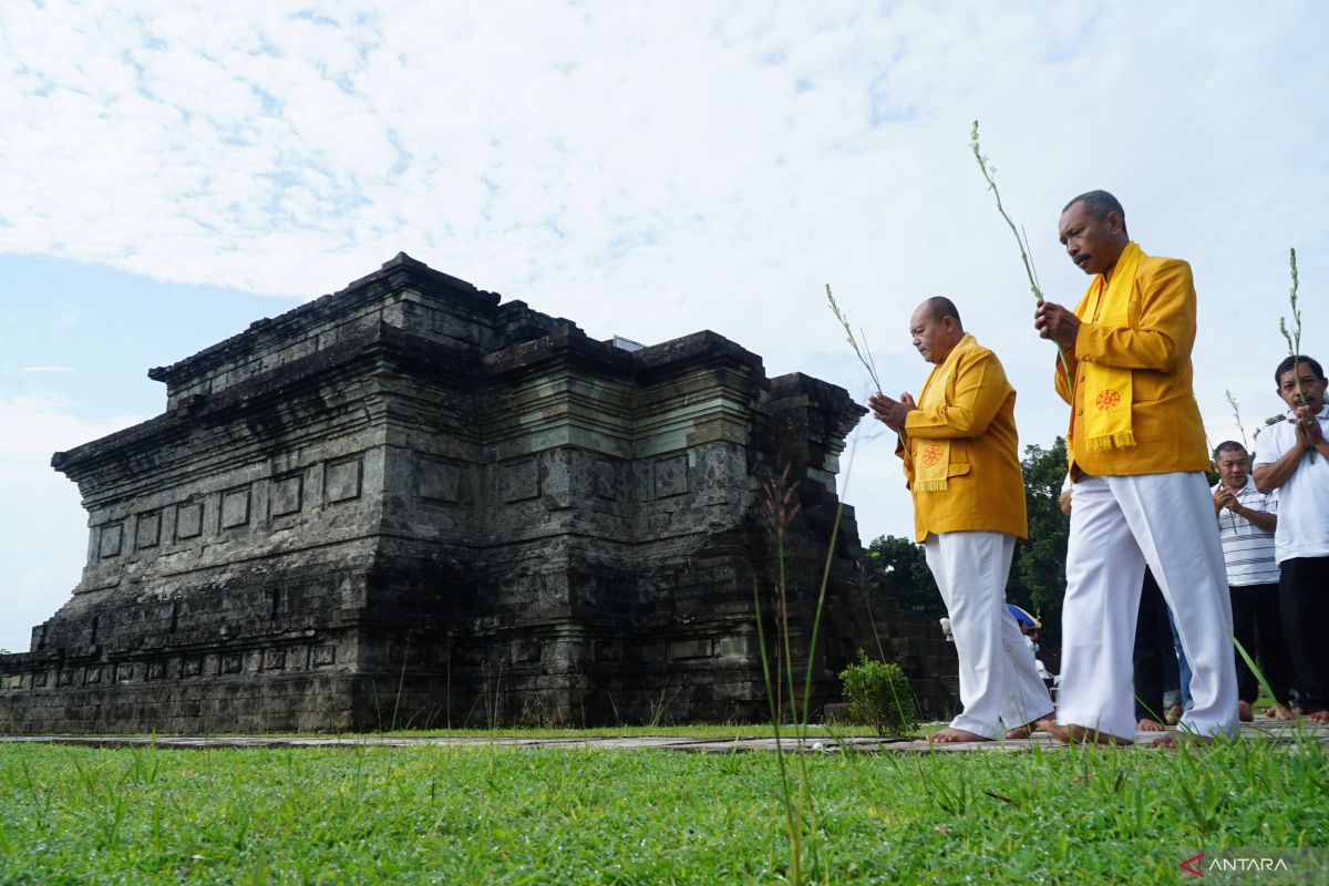 Ritual-Atthami-Pudja-Candi-Sanggrahan-Tulungagung-18052025-Ds-1.jpg
