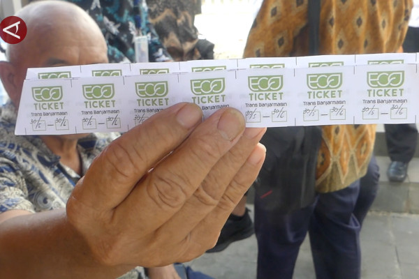 SANS_BANJARMASIN-TERAPKAN-ECO-TIKET-BAYAR-ANGKUTAN-UMUM-DENGAN-BOTOL-BEKAS.jpg