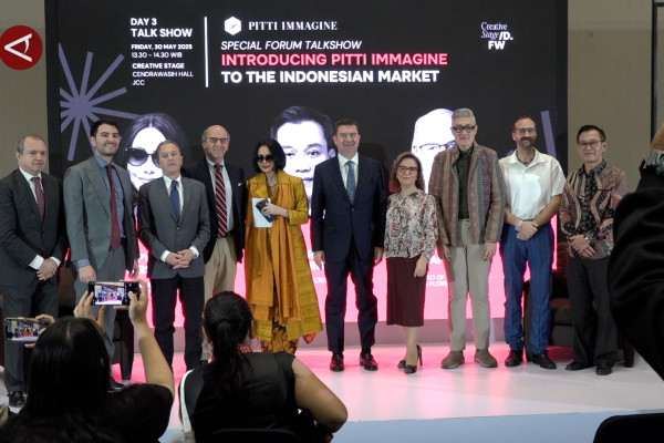 SANS_INDONESIA-FASHION-WEEK-PERKUAT-PELUANG-KERJA-SAMA-FESYEN-DENGAN-ITALIA.jpg