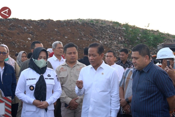 SANS_MENTERI-LH-MINTA-TPA-ANTANG-MAKASSAR-TERAPKAN-SANITARY-LANDFILL.jpg