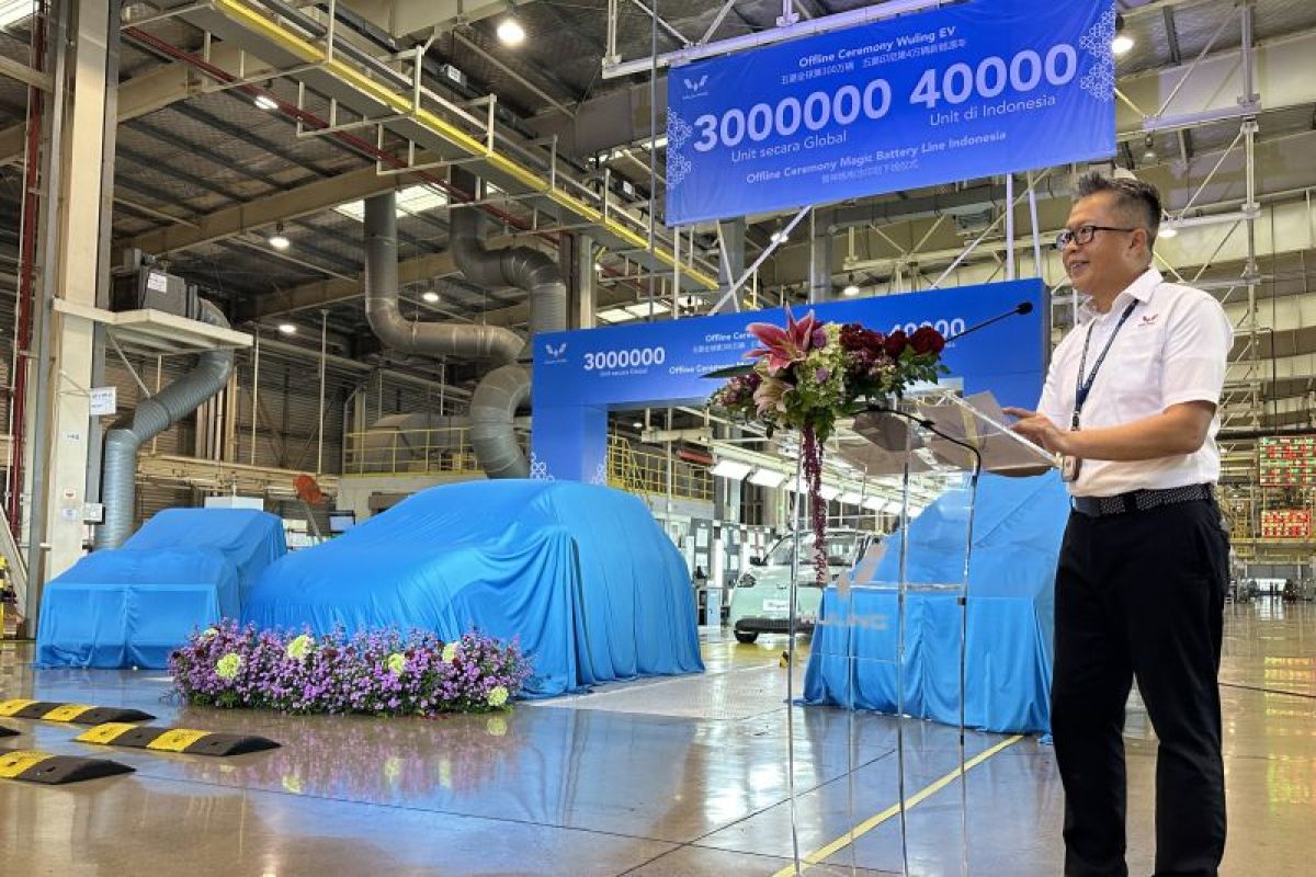 Wuling-di-Indonesia-juga-menjadi-produsen-otomotif-Tiongkok-pertama-yang-melokalisasi-perakitan-baterai-EV-di-Indonesia.jpg