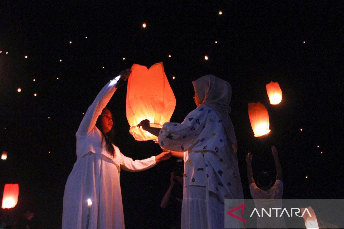 Festival-lampion-di-pantai-Ngliyep-Malang-310525-abs-1.jpg