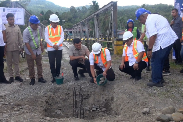 GUBERNUR-SUMUT-MULAI-BANGUN-JEMBATAN-IDANO-NOYO-DI-NIAS-BARAT.jpg