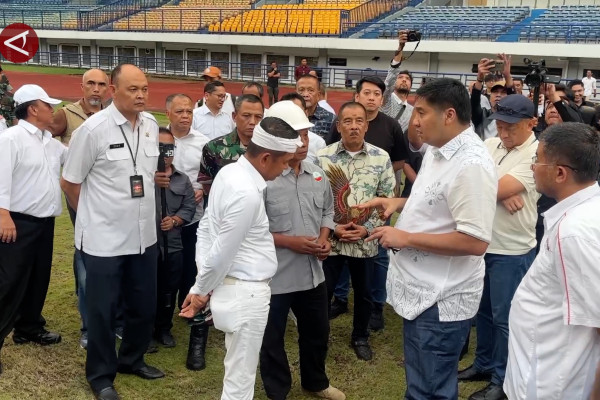 SANS-MARUARAR-TINJAU-KELAYAKAN-STADION-GBLA-GELAR-PIALA-PRESIDEN-2025.jpg