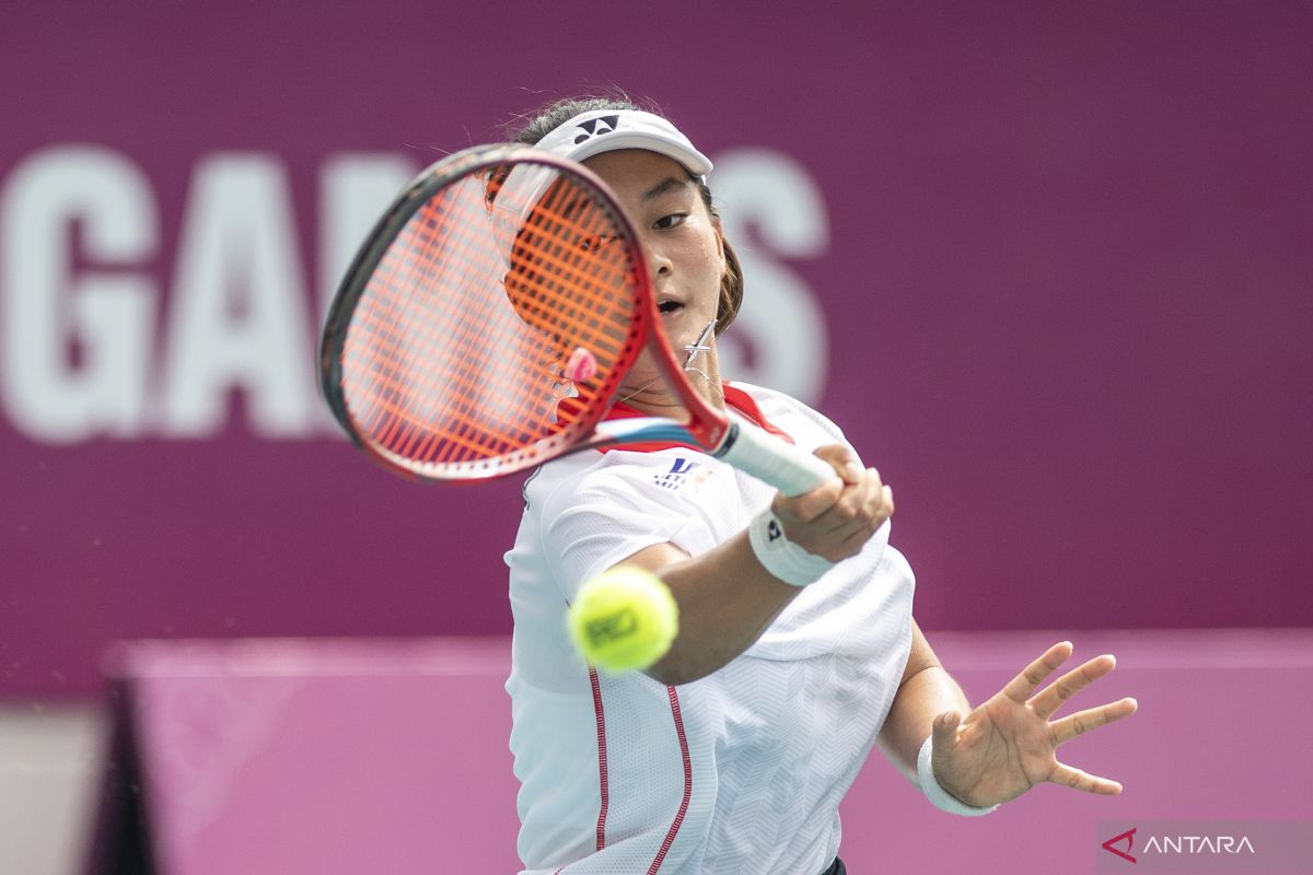 antarafoto-priska-raih-medali-emas-tennis-tunggal-putri-130523-agr-6.jpg