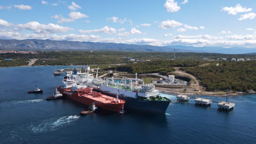 Small-scale-LNG-carrier-delivers-cargo-to-Croatian-FSRU.jpg