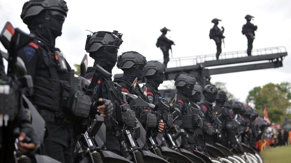 30202-ilustrasi-brimob-anggota-brimob-ikut-pengamanan-ktt-g20-di-bali.jpg