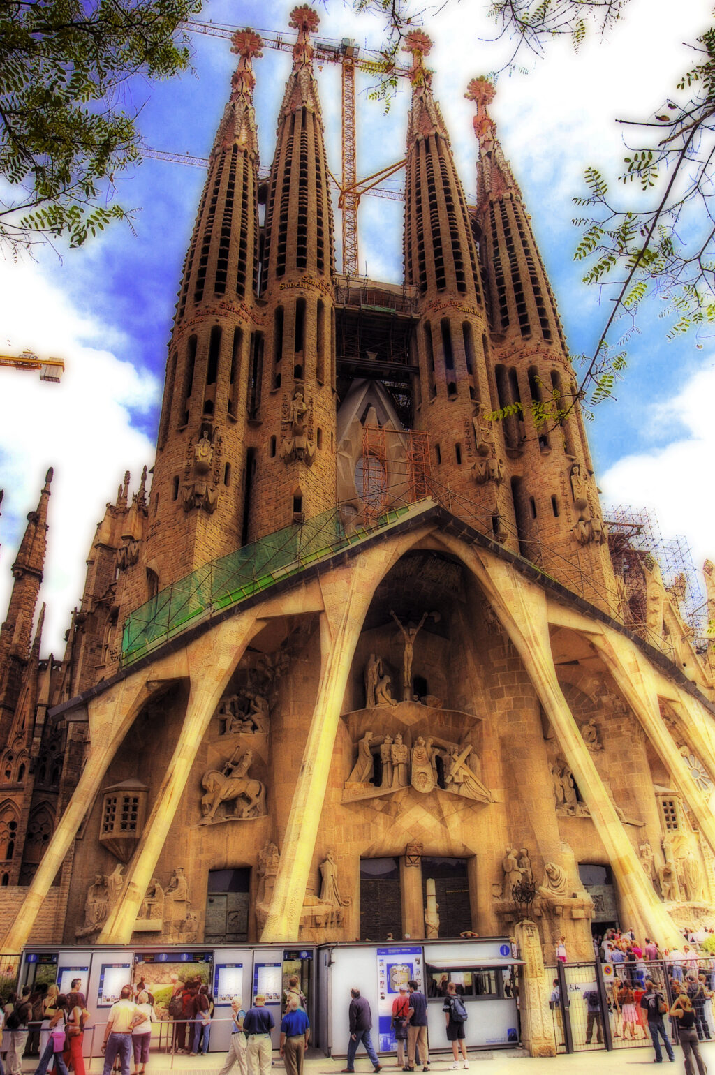 Barcelona_Sagrada_Familia_(2053446134).jpg