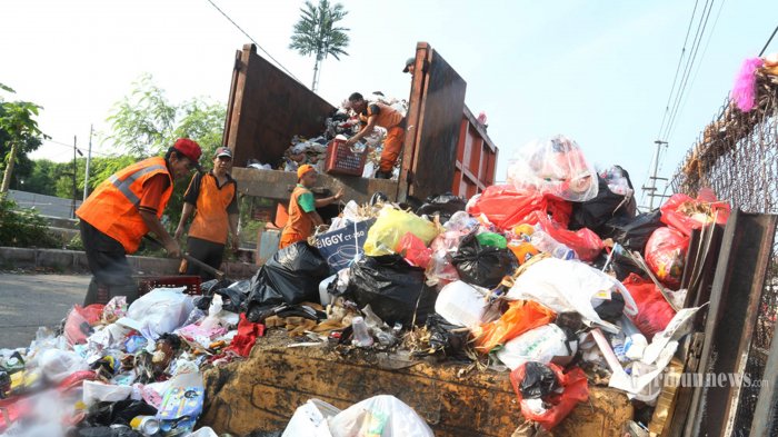 angkut-sampah-lebaran_20180617_145844.jpg