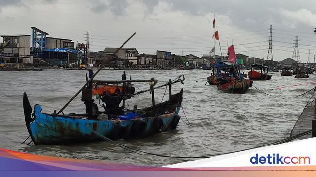 sejumlah-kapal-tak-melaut-imbas-cuaca-buruk-di-semarang-rabu-1332024_169.jpeg