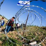 anak-sekolah-palestina-berani-melawan-tentara-israel