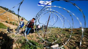 anak-sekolah-palestina-berani-melawan-tentara-israel