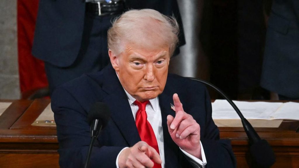 presiden-trump-disebut-paksa-minta-kode-nuklir-bagaimana-aturannya